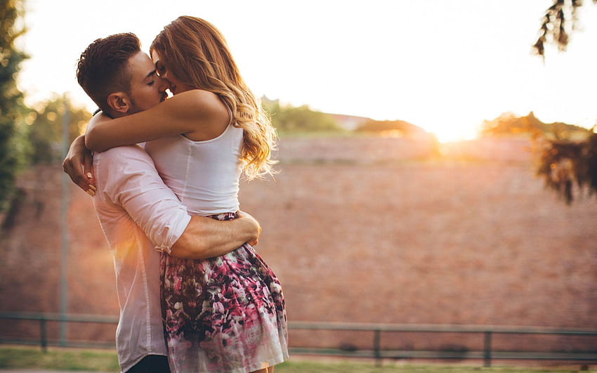 Junge und Mädchen Paar Umarmung Kuss Liebe romantisches : 13, Junge und Mädchen umarmen sich HD-Hintergrundbild