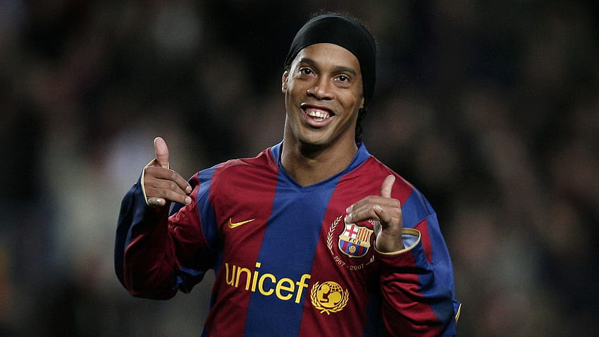 Ronaldinho: Lionel Messi's better than Cristiano Ronaldo & I'd love to play with him just one more time!, messi and ronaldinho HD wallpaper