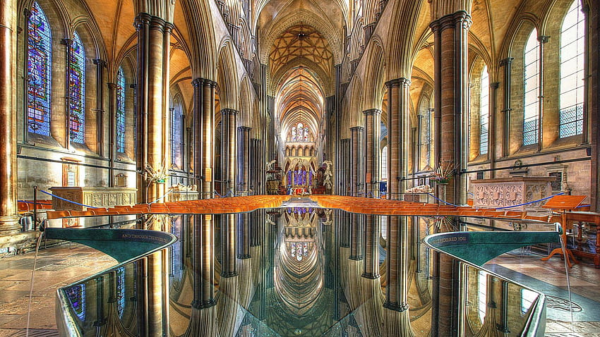 Wnętrze gotyckiej katedry o architekturze gotyckiej Tapeta HD
