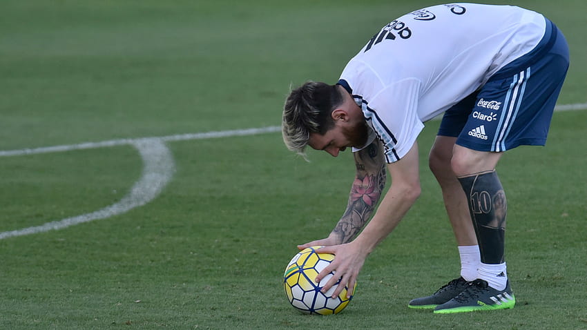 Lionel Messi gets inked again, goes full black leg sleeve, messi leg HD wallpaper