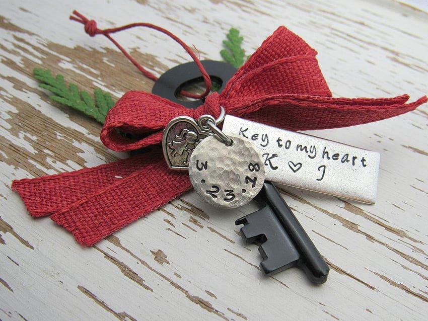 Key to my heart skeleton key ornament, rustic valentines day HD wallpaper