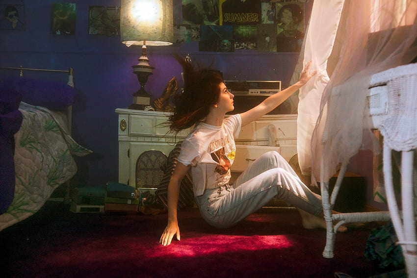 Weyes Blood's “Titanic Rising” Is a Lush, Grieving Soundtrack to Climate Change HD wallpaper