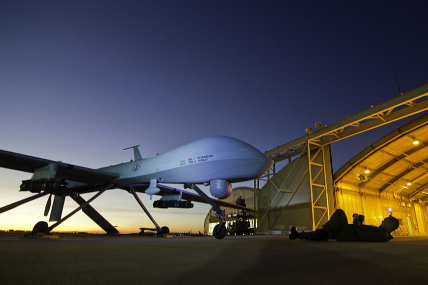 Mentre la guerra in Afghanistan si avvicina alla fine, emergono dettagli su come il drone Predator ha rivoluzionato la guerra, i missili drone Sfondo HD