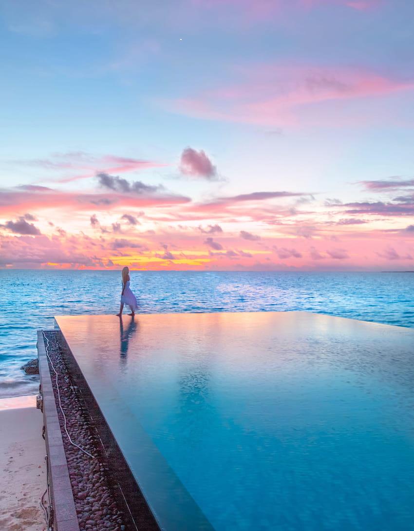 Sunset over the infinity pool at Fairmont Maldives PC, infinity pool sunset HD phone wallpaper