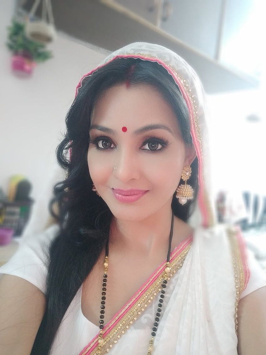 Nosso pyaari Bhabhiji, também conhecido como Shubhangi Atre, é uma rainha das selfies. Aqui está Papel de parede de celular HD