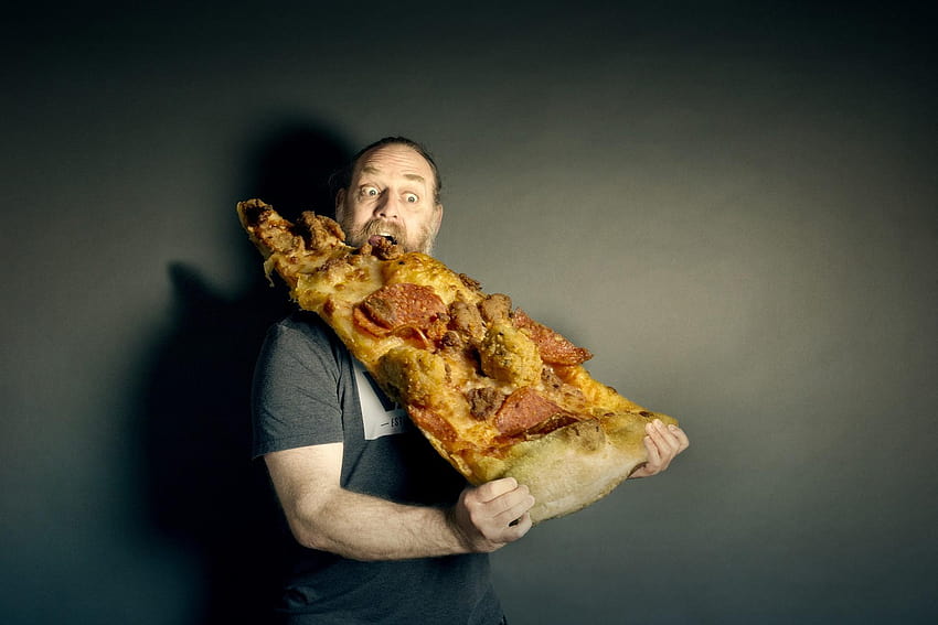 Man eat pizza HD wallpaper