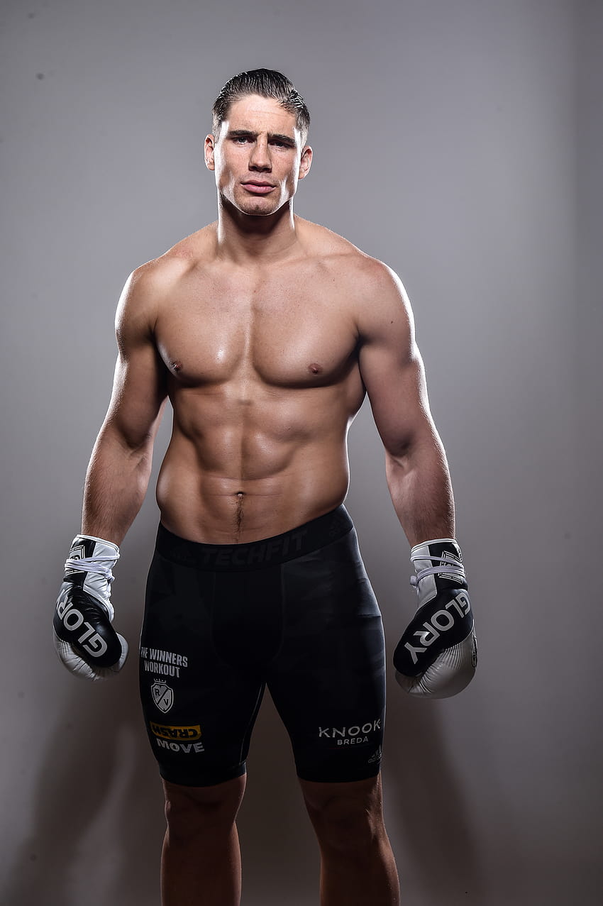 伝説のヘビー級キックボクサー Rico Verhoeven の Absolutely SAVAGE MMA デビュー HD電話の壁紙