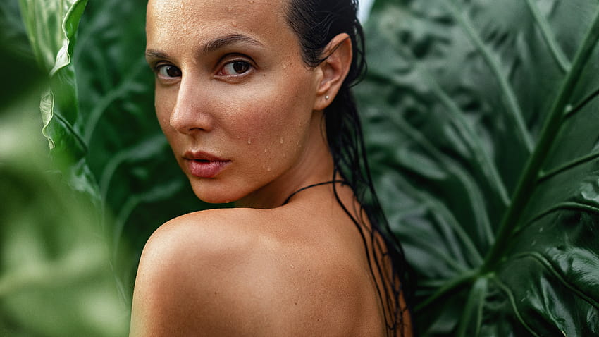 Maria Balai 女性モデル ブルネット ビューアーを見て 茶色の目 水滴 顔 ポートレート クローズアップ 裸、顔の女性 水滴 高画質の壁紙