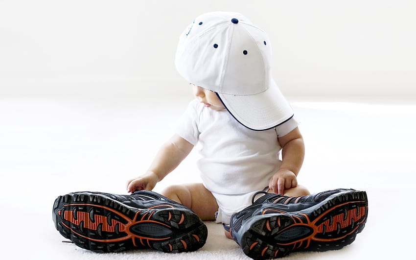 Joli bébé garçon avec des chaussures [2560x1600] pour votre, mobile et tablette Fond d'écran HD