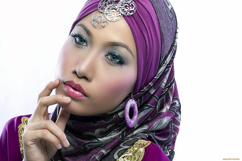 : twarz, kobiety, Model, portret, proste tło, oczy, Azjatka, makijaż, fioletowy, czarne włosy, usta, moda, różowy, odzież, głowa, magenta, muzułmanin, piękno, turban, strzelać 1890x1260, twarz muzułmańskich kobiet Tapeta HD