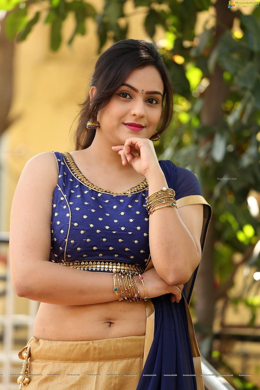 Hot Navel Pics di Lehenga Choli dari Telugu Heroine Priyansha Dubey, pusar aktris selatan wallpaper ponsel HD