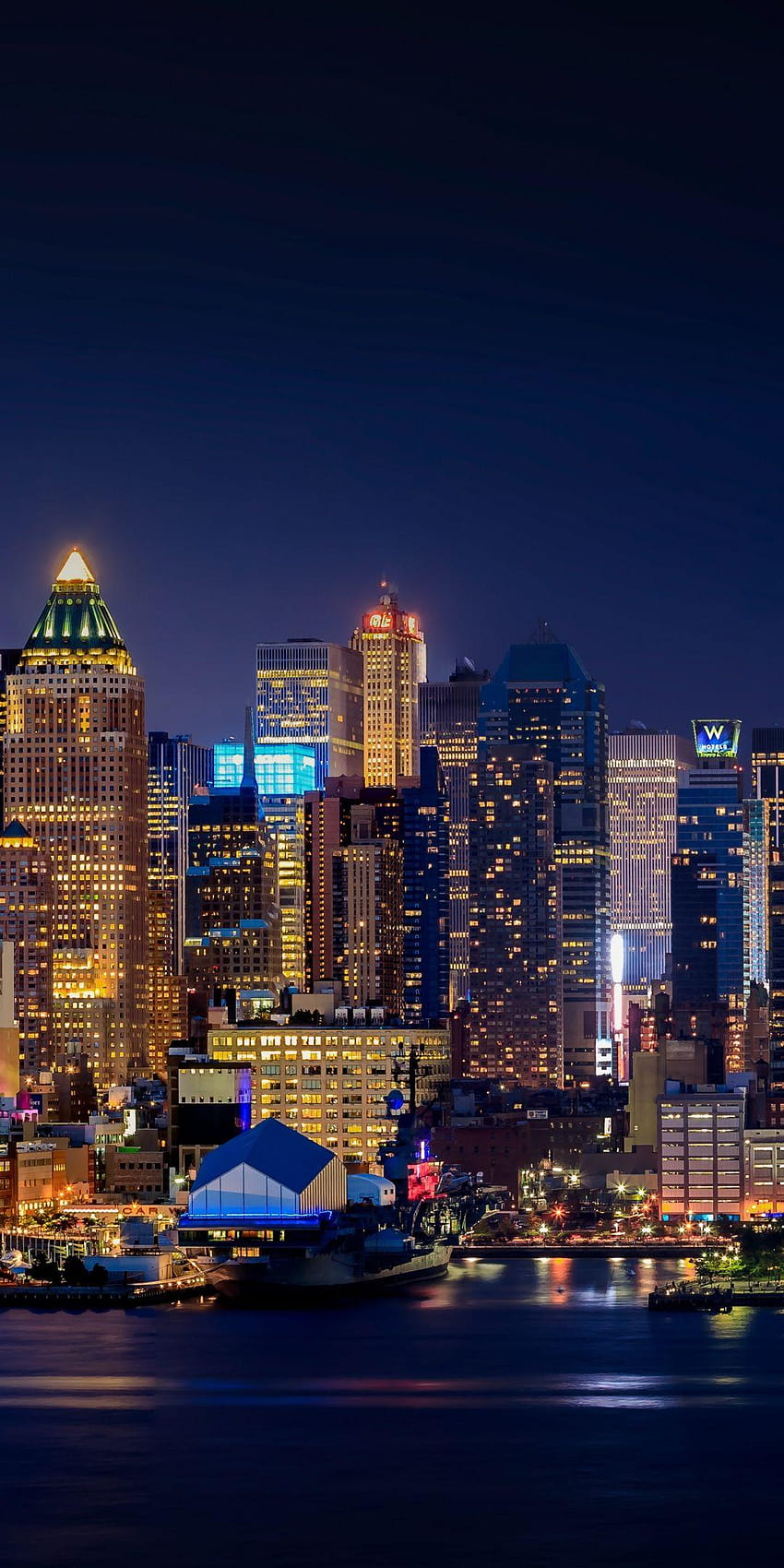 Manhattan, paisaje urbano, noche, edificios, Nueva York, 1080x2160, edificios de la ciudad paisaje urbano en la noche fondo de pantalla del teléfono