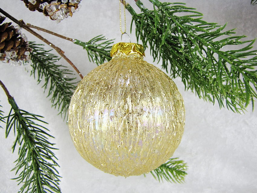 Juego de adornos navideños de vidrio dorado fundido Decoraciones únicas para árboles Bola redonda Adornos navideños Decoración para árboles de Navidad 2 disponibles, adorno de cardenales fondo de pantalla
