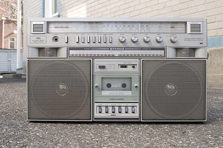 Tunes while you skate, what's your solution?, old school boombox HD wallpaper