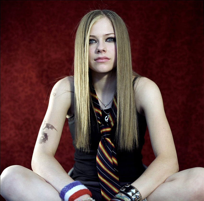 Avril Lavigne Finally Appears In Public After Many Years And She Looks Stunning, avril lavigne sk8er boi HD wallpaper