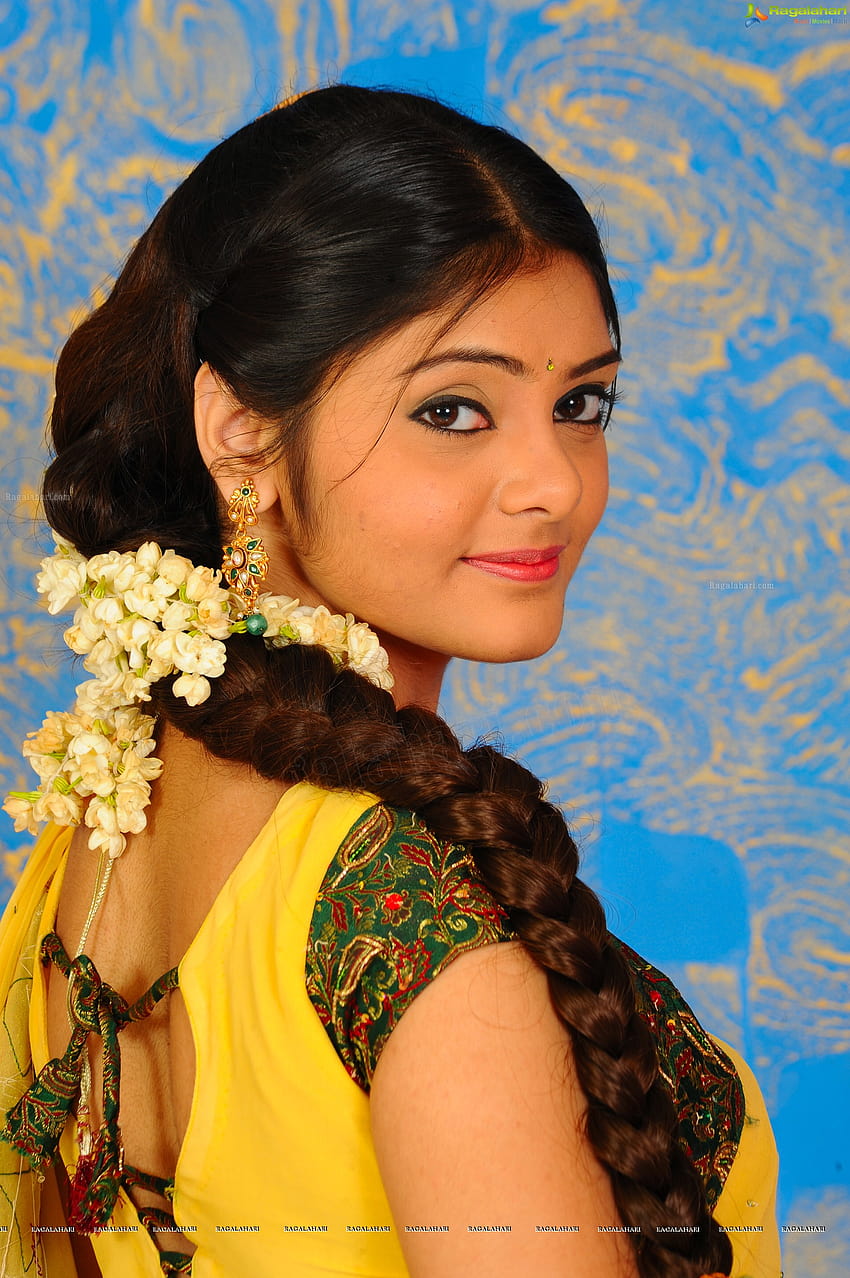 Download Telugu Heroines Traditional Outfit Wallpaper | Wallpapers.com