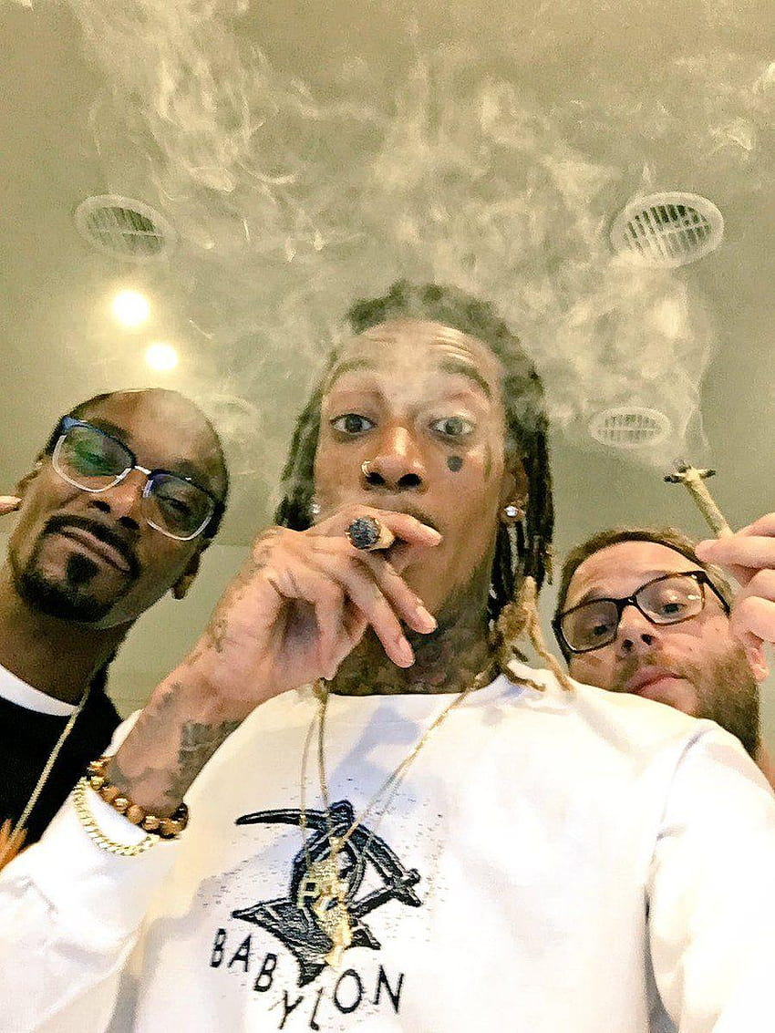 Seth Rogen, Wiz Khalifa and Snoop Dogg smoking together : pics HD phone wallpaper