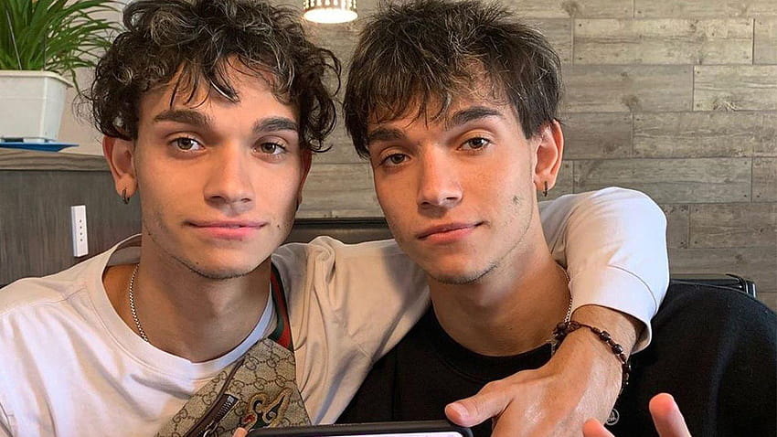 YouTubers “The Dobre Twins” outrage fans with lackluster HD wallpaper