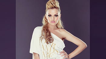 alexandra stan no makeup