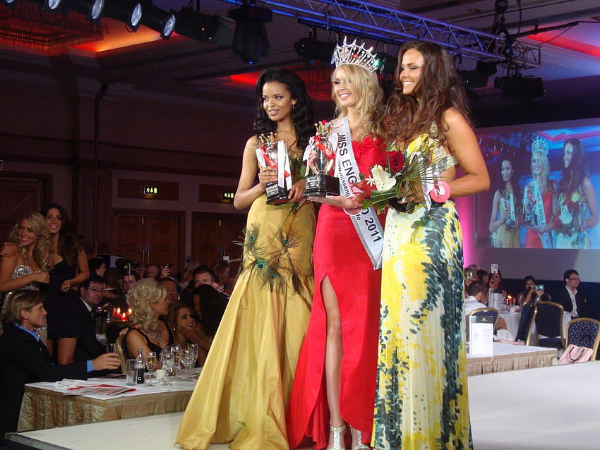 Krystal London: MISS ENGLAND FINAL 2011, rissikat bade HD duvar kağıdı ...