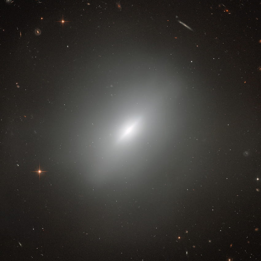 Galaxia elíptica NGC 3610 fondo de pantalla del teléfono