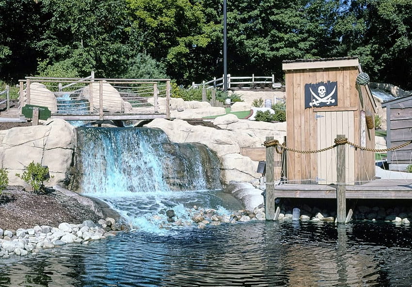 Historic : 2002 Waterfall, Pirate's Cove Adventure Golf, Lake George, New York HD wallpaper