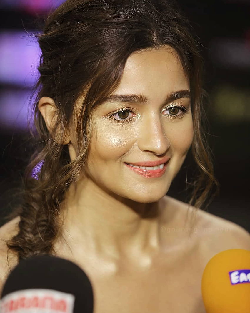 may contain: one or more people and closeup, alia bhatt expressions HD phone wallpaper