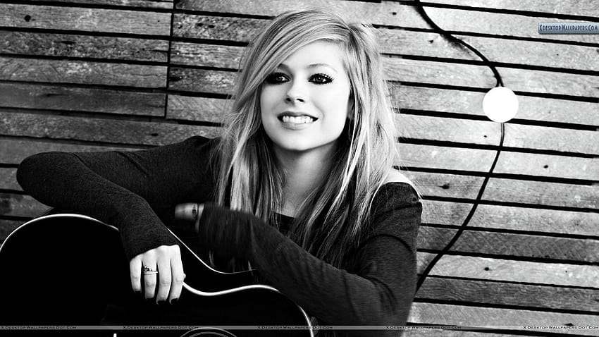Avril Lavigne Black & White 겨울 드레스 입은 미소, avril lavigne smile HD 월페이퍼