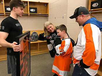 Flyers Goalie Carter Hart Takes Young Boy On Special Skate – CBS Philly HD  wallpaper