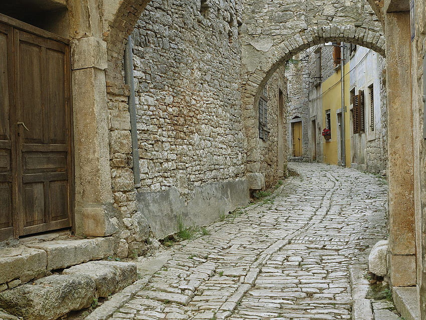 La calle estrecha de la ciudad vieja y fondo de pantalla