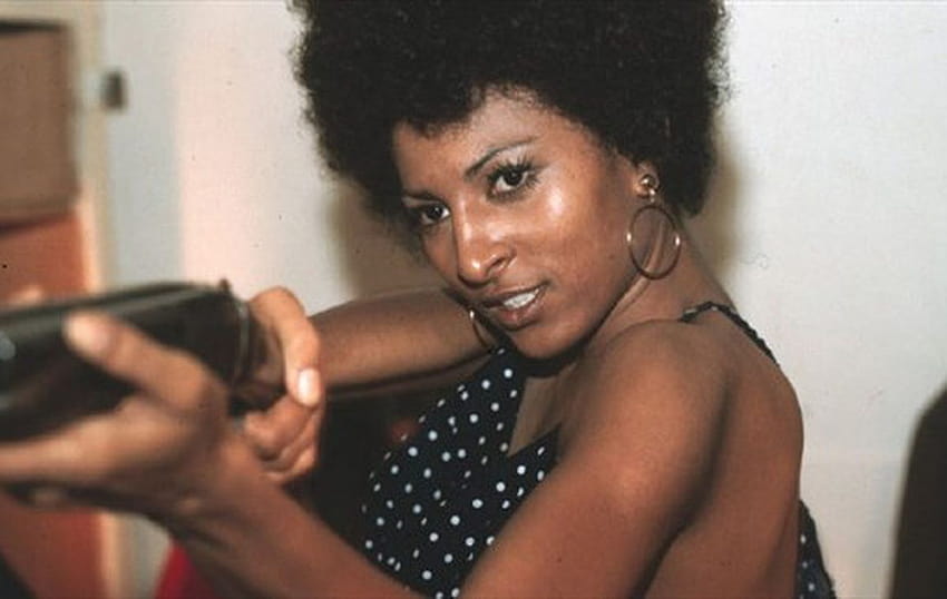 Pam Grier dishes dirt on being a female action star HD wallpaper