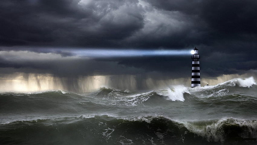 荒れた海、嵐の海に輝く灯台 高画質の壁紙