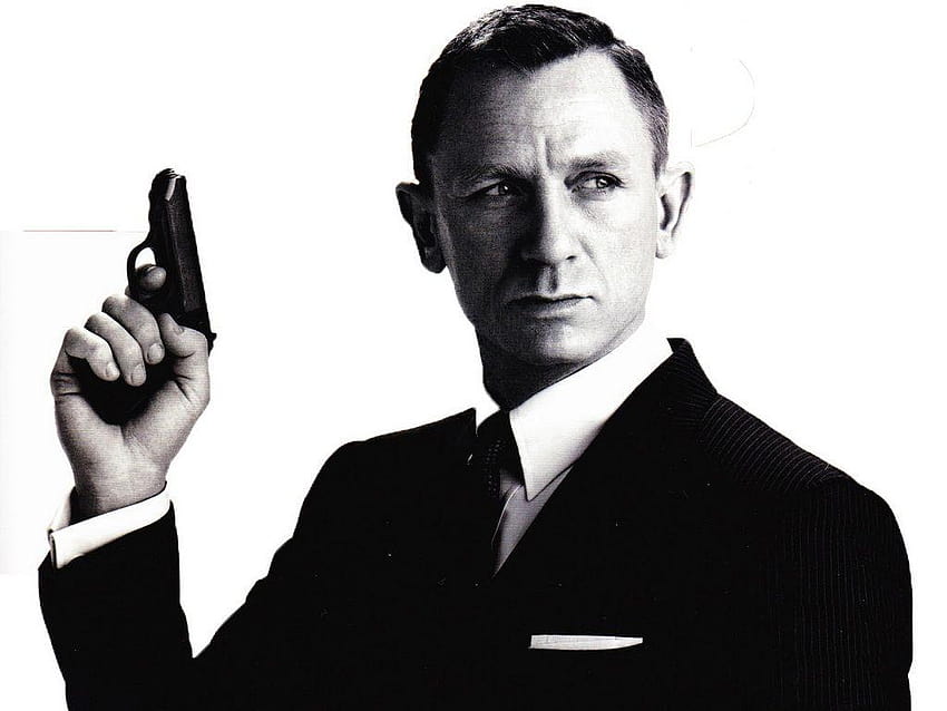 Daniel Craig James Bond With Gun , Backgrounds HD wallpaper | Pxfuel