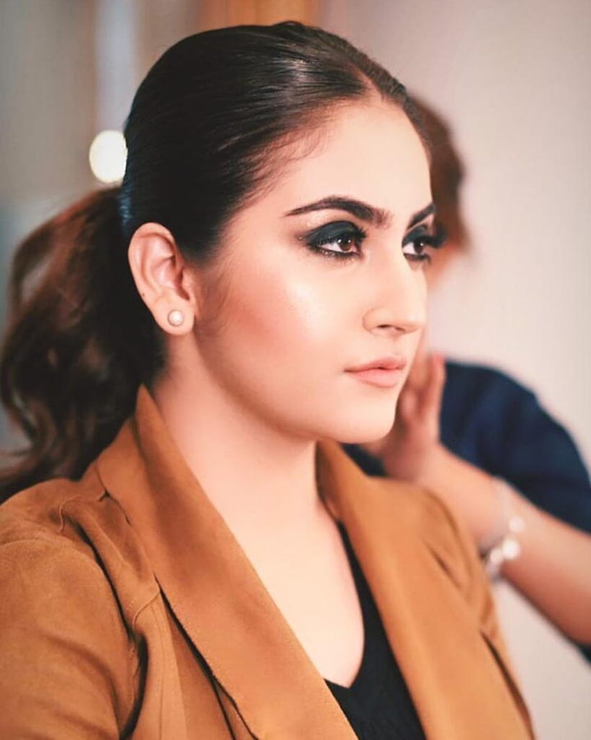 Hiba Bukhari Looking Awesome ist ein neuer Look mit Make-up HD-Handy-Hintergrundbild