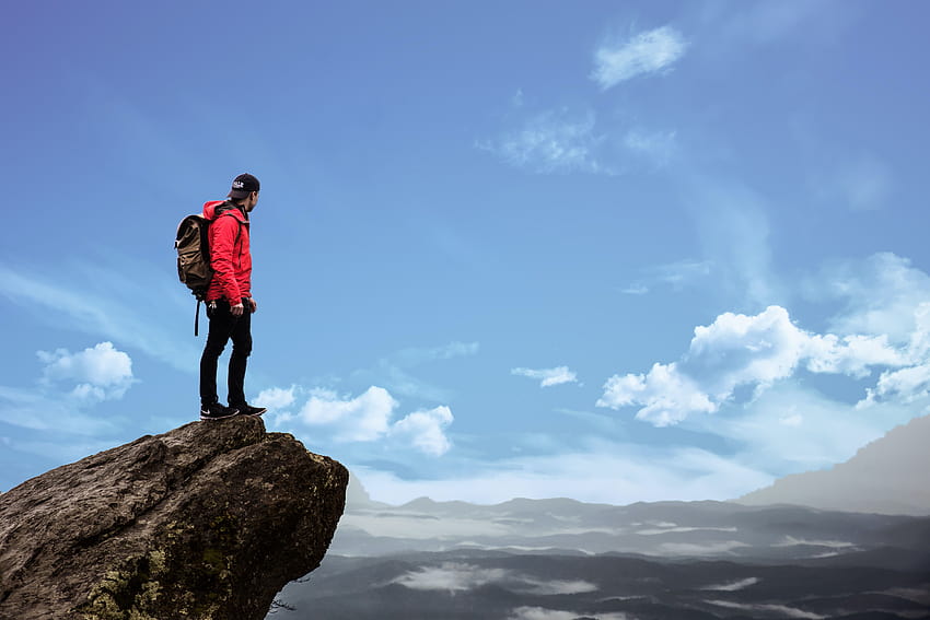 Mann steht auf dem Berg, Mann auf dem Berg HD-Hintergrundbild
