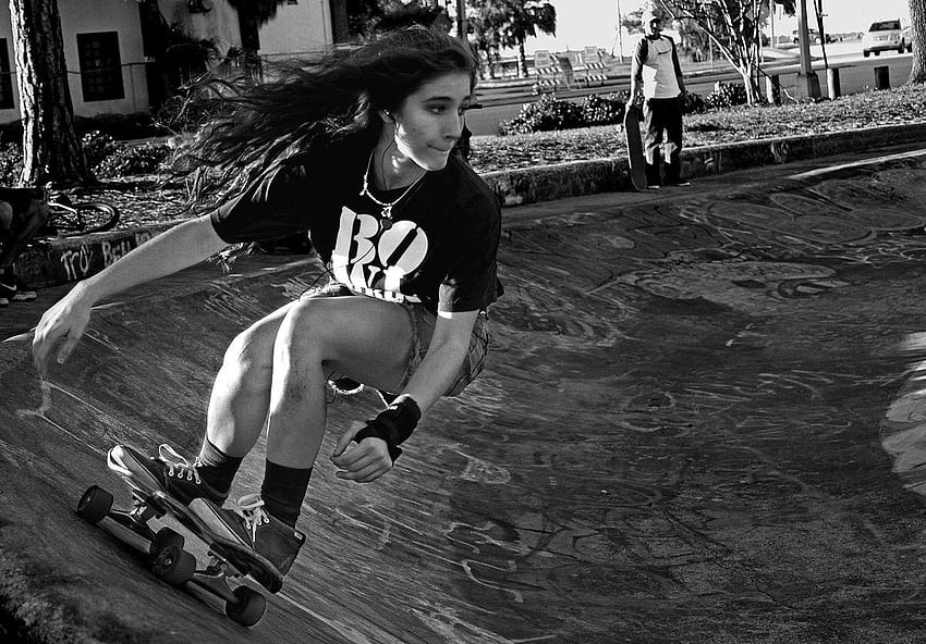 chica patinetas fondo de pantalla