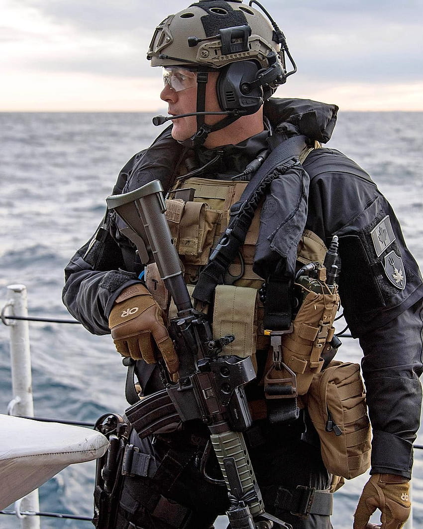 Канадските въоръжени сили в Instagram: „Член на Военноморската тактическа оперативна група чака своя ред, за да... HD тапет за телефон