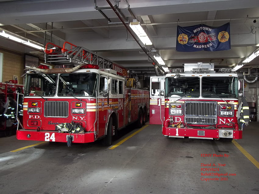 Wóz strażacki Ciężarówki Wóz strażacki Wóz strażacki Straż pożarna [4288x3216] dla Twojej, mobilnej i tabletowej straży pożarnej Tapeta HD