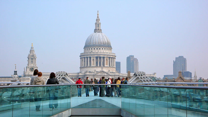 St. Pauls cathedral London. From the Millenium bridge, millennium bridge london HD wallpaper