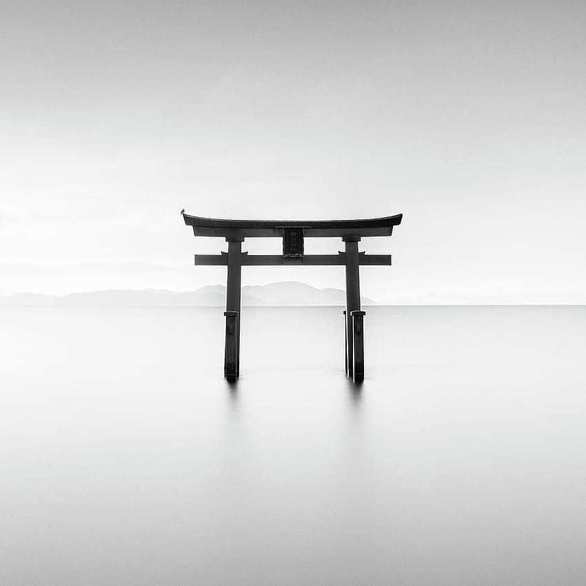 Colpo a lunga esposizione del Santuario Shirahige Porta Torii all'alba, Lago Biwa, Prefettura di Shiga, Giappone grafico di Cavan Sfondo del telefono HD