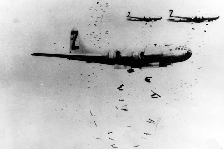 Le bombardement stratégique a mûri rapidement pendant la Seconde Guerre mondiale > U.S. Department of Defence > Histoire Fond d'écran HD
