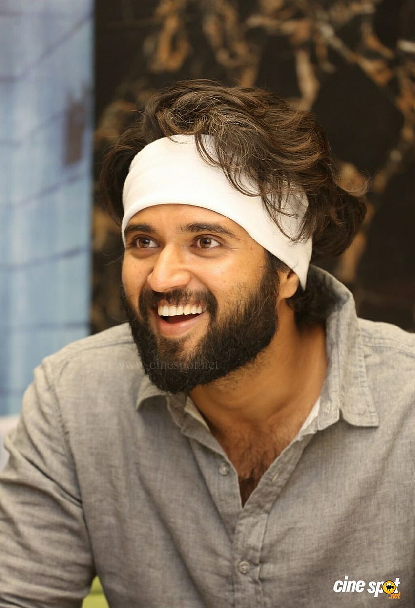 Vijay Devarakonda à la réunion de presse de l'agent Sai Srinivasa Athreya Fond d'écran de téléphone HD