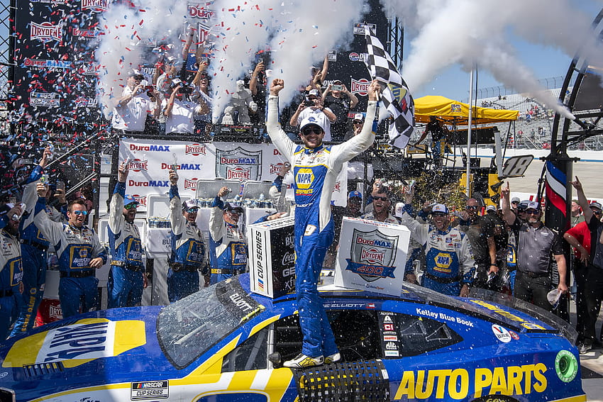 Chase Elliott wins NASCAR Cup Series race at Dover to snap 26 HD wallpaper
