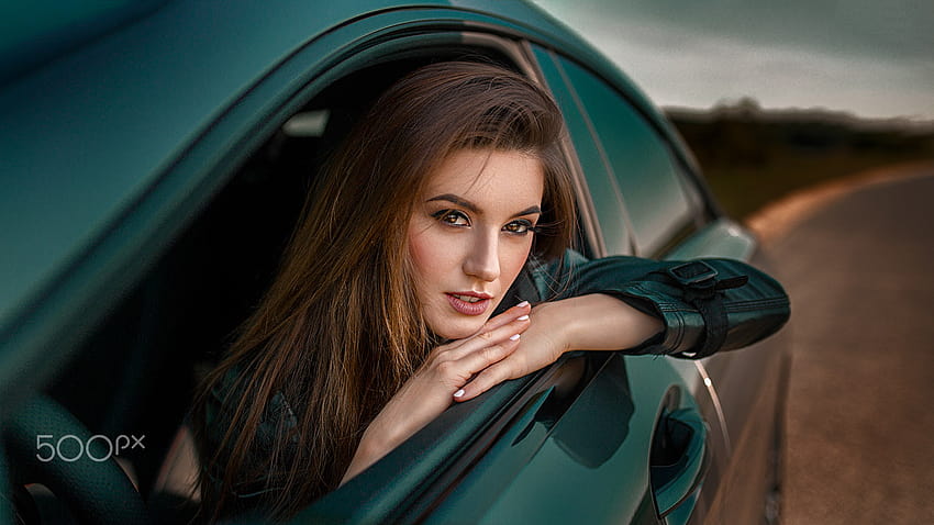 Ritratto di donna Damian Piorko Donne con automobili Giacche di pelle Profondità di campo 500px Interni auto Insid Sfondo HD