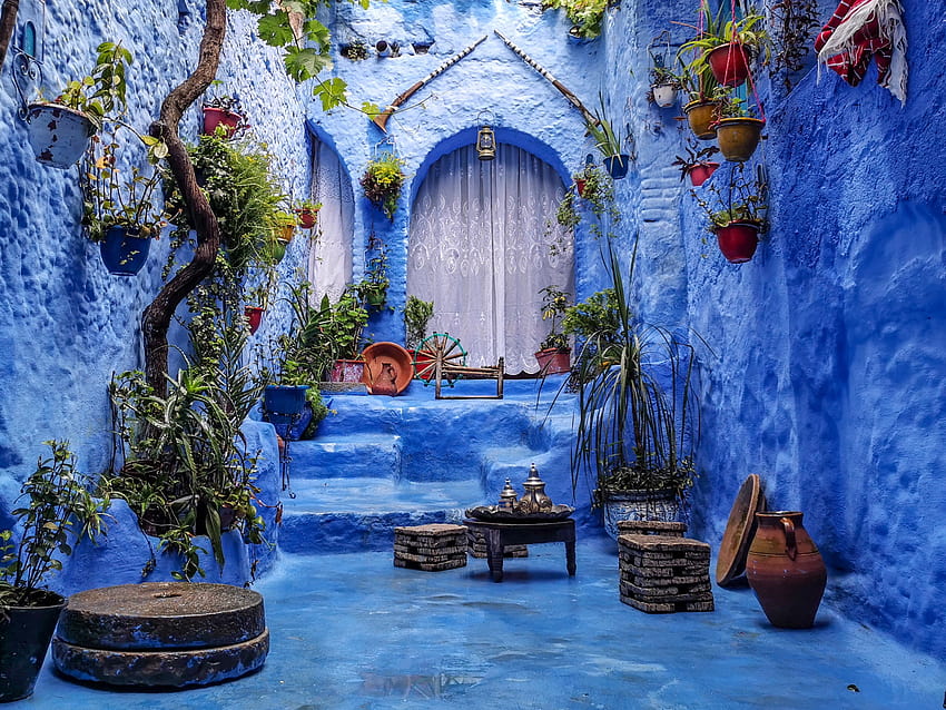 After a shower of rain in the city of Chefchaouen, Morocco. HD wallpaper