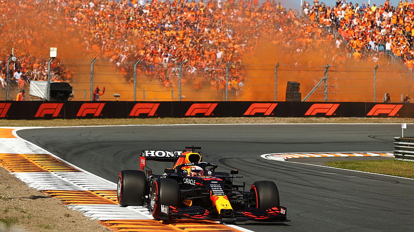 GP Holandii: Max Verstappen pokonuje Lewisa Hamiltona w domowym wyścigu Zandvoort i odzyskuje prowadzenie w tytule F1, mistrzostwo max verstappen f1 2021 Tapeta HD