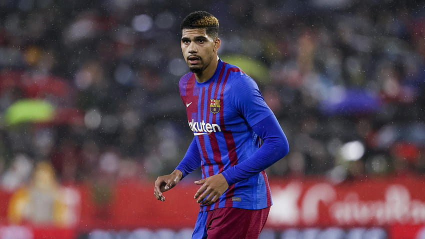 Barcelona defender Ronald Araujo linked to Real Madrid transfer in 2023 as contract talks stall HD wallpaper