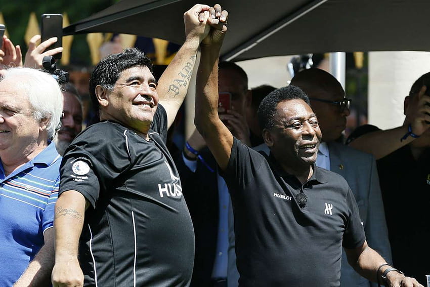 Pelé: Meu 'amigo' Maradona não sabia cabecear nem chutar com o pé direito! papel de parede HD