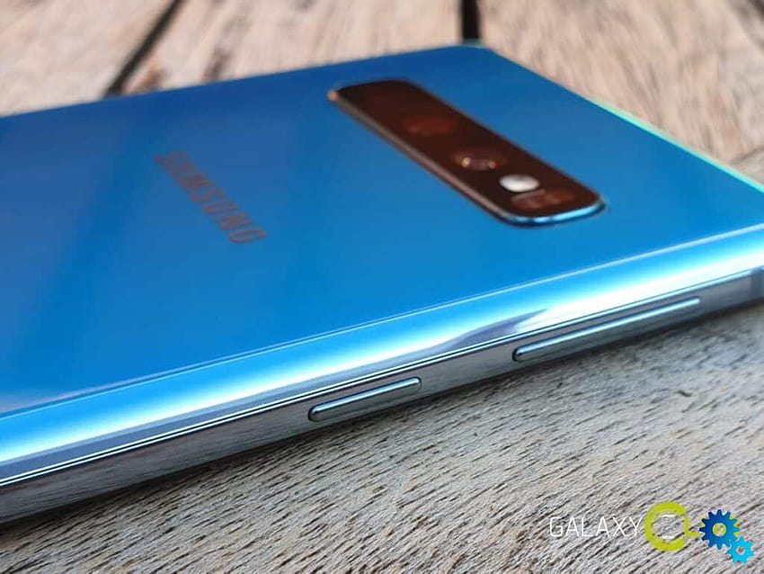 Samsung Galaxy S10 вече получава актуализация през август: по-добра сигурност и още HD тапет