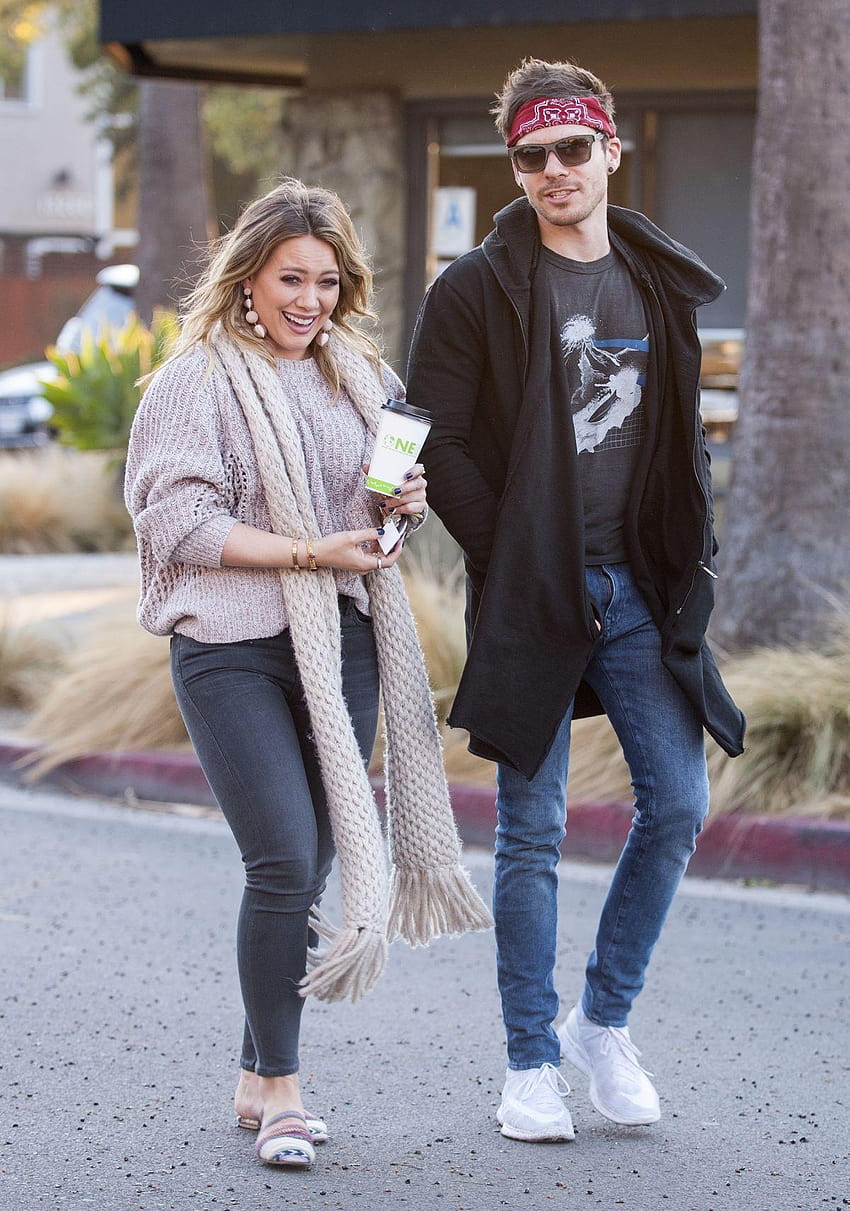HILARY DUFF and Matthew Koma Out for Coffee in Studio City 12/05 HD phone wallpaper